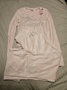 Juicy Couture Light Pink Oh So Soft Set. NWT size Small.